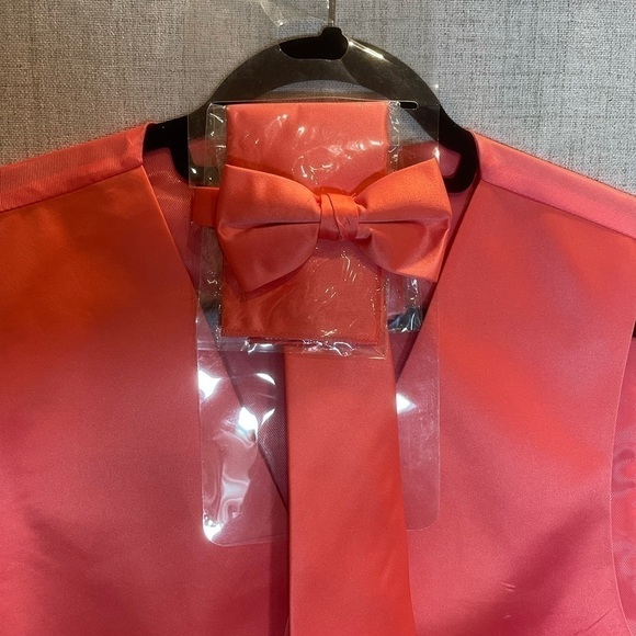 ALBERTO CARDINELLI coral, deep peach tuxedo vest with tie & bow tie. Large. - Picture 4 of 7